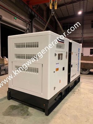 Le générateur diesel de 50HZ 27.5KVA 22KW 1500 t/mn a adapté la couleur aux besoins du client pour la maison